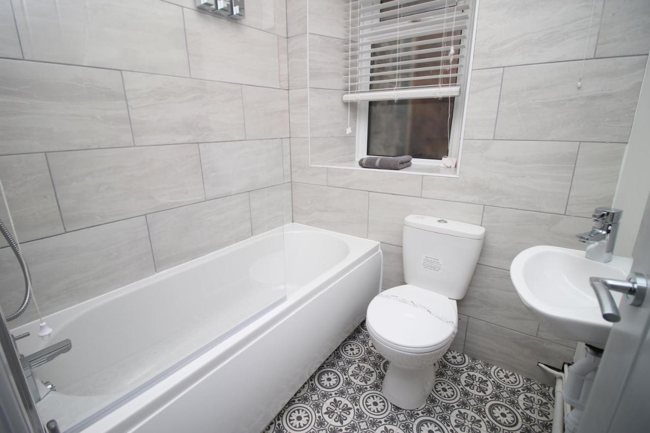 Appartement Sleeps 6, Smart Tv'S, Parking Swansea & Morriston Hospital Extérieur photo